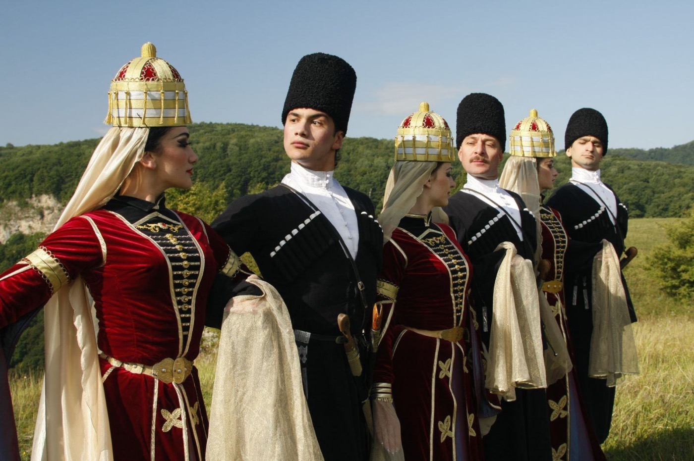 Кабардинки в национальных костюмах.